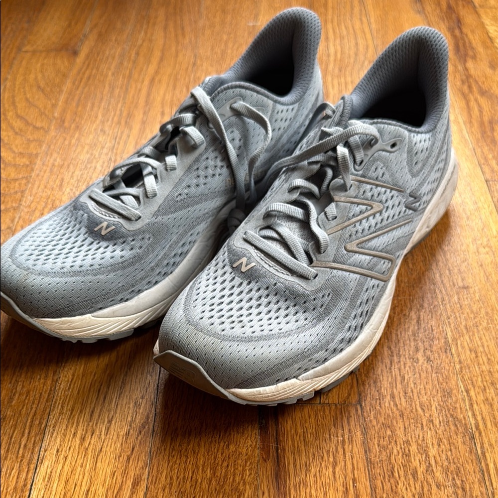 New Balance Women’s 880 - size 9.5